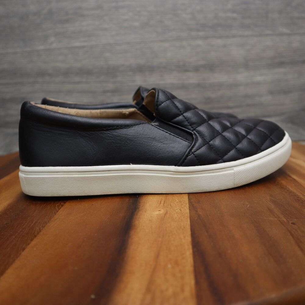 A New Day Shoes Womens Size 6 Black Quilted Leather Slip On Reese Comfy Footwear